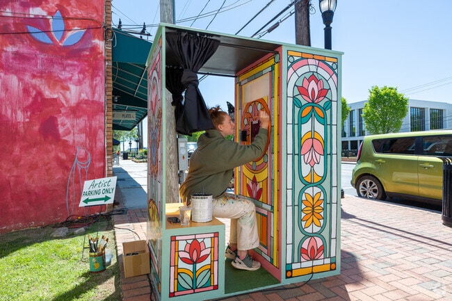 Creating some commitioned art in the Hapeville neiborhood.