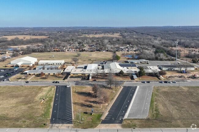 Lone Star Public School is located on the South end of Sapulpa on Hickory Street.
