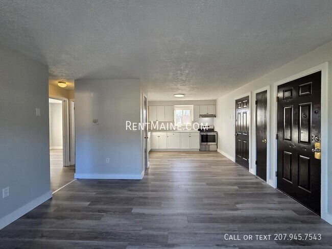 8 Hillside Ln unit 5, Lewiston, ME 04240 - photo 4