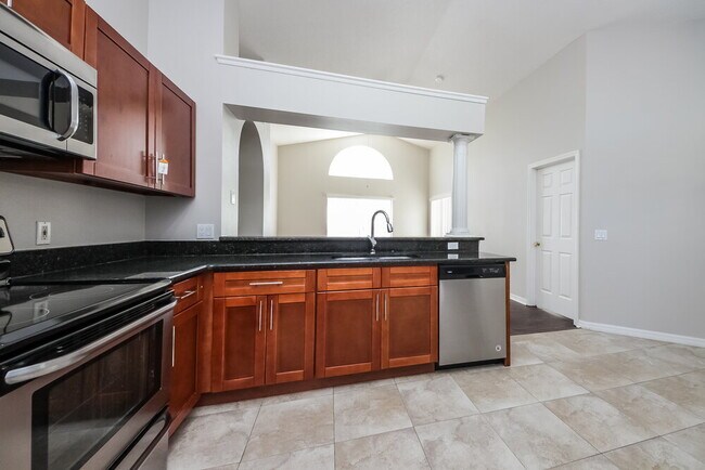 671 Eagle Pointe S, Kissimmee, FL 34746 - photo 5