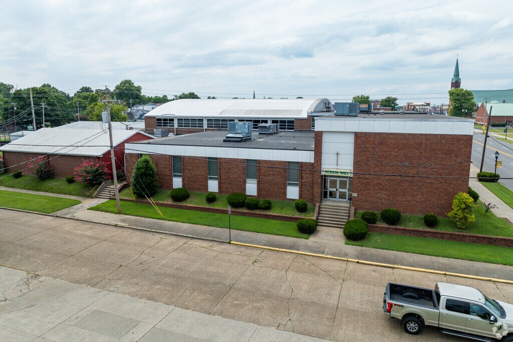 The student population of Holy Name of Jesus Catholic School is 324.