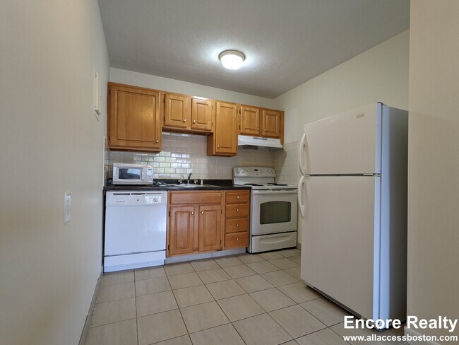 75 Gardner St unit 43, Allston, MA 02134 - photo 2
