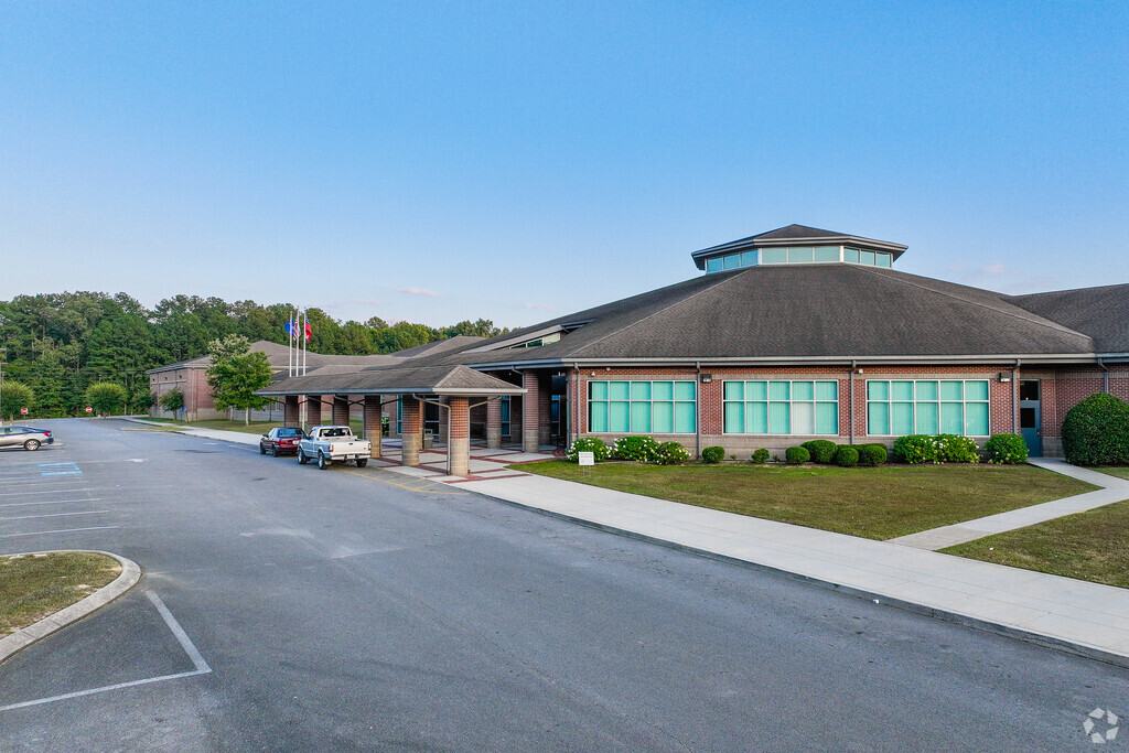 Heritage Middle School is an above-average public school welcoming students grades 6-8.