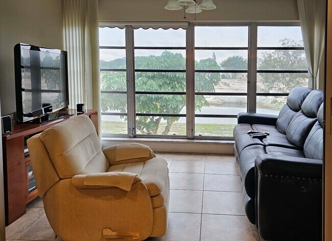 5642 Via Delray unit D, Delray Beach, FL 33484 - photo 3