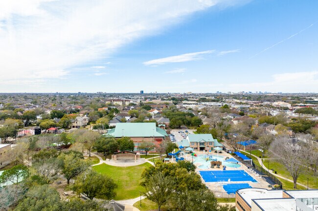 Bellaire-Zindler Park has an aquatic center with plenty of swimming options.