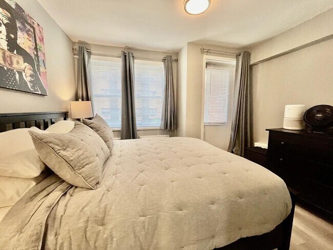 170 W 23 St unit 2Q, New York, NY 10011 - photo 7