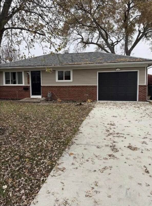 128 Vineyard Dr, Rossford, OH 43460