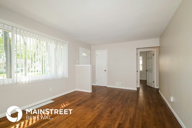 10117 Crown Point Dr, Saint Louis, MO 63136 - photo 4