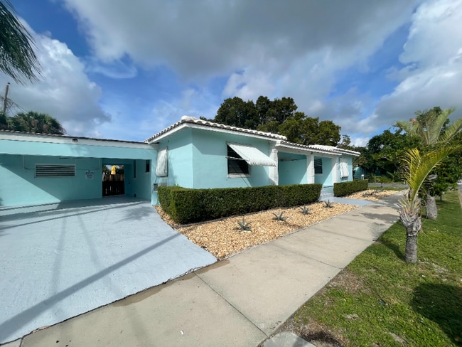 5213 Spruce Ave, West Palm Beach, FL 33407 - photo 2