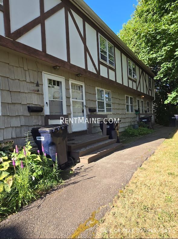 236 Mt Hope Ave, Bangor, ME 04401