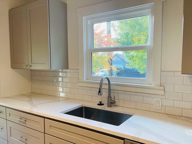 3304 NE 73rd Ave, Portland, OR 97213 - photo 5