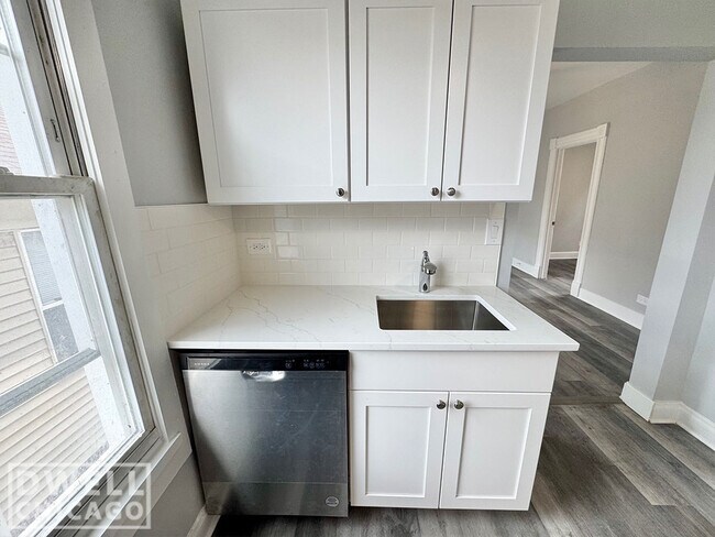 1546 W Walton St unit 1, Chicago, IL 60642 - photo 5