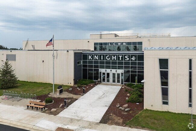 Lake Crystal Wellcome Memorial Secondary ranks 133rd within Minnesota with strong reading proficiency at 76% and science at 66%, serving as the sole high school in the district.