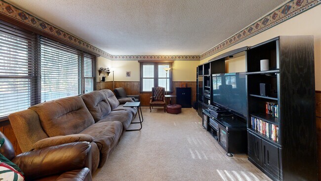 9 Leshin Ln, Hightstown, NJ 08520 - photo 2