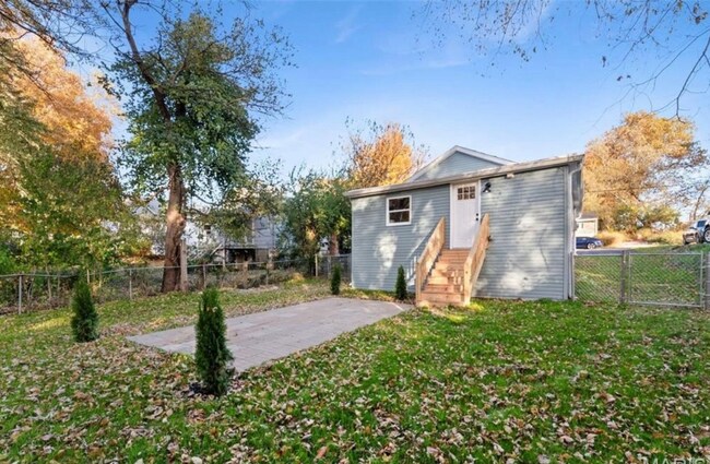 3221 Suncrest Ave, Saint Louis, MO 63122 - photo 4