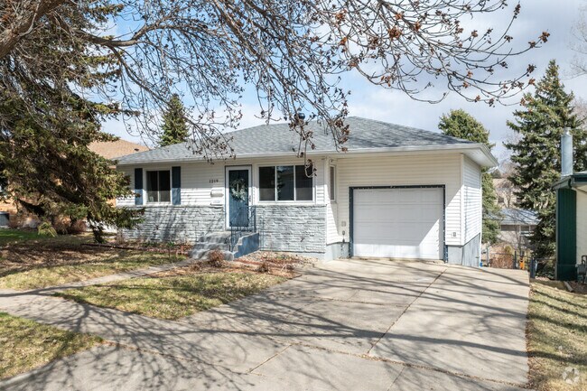 1960's ranch style homes are abundant in the Hillside North neighborhood.