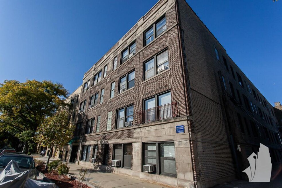1100 W George St unit 205, Chicago, IL 60657 - photo 1
