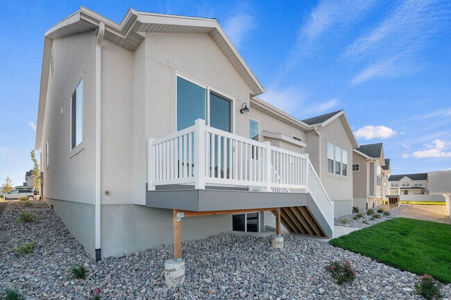 1247 E Desert Peak St, Eagle Mountain, UT 84005 - photo 4