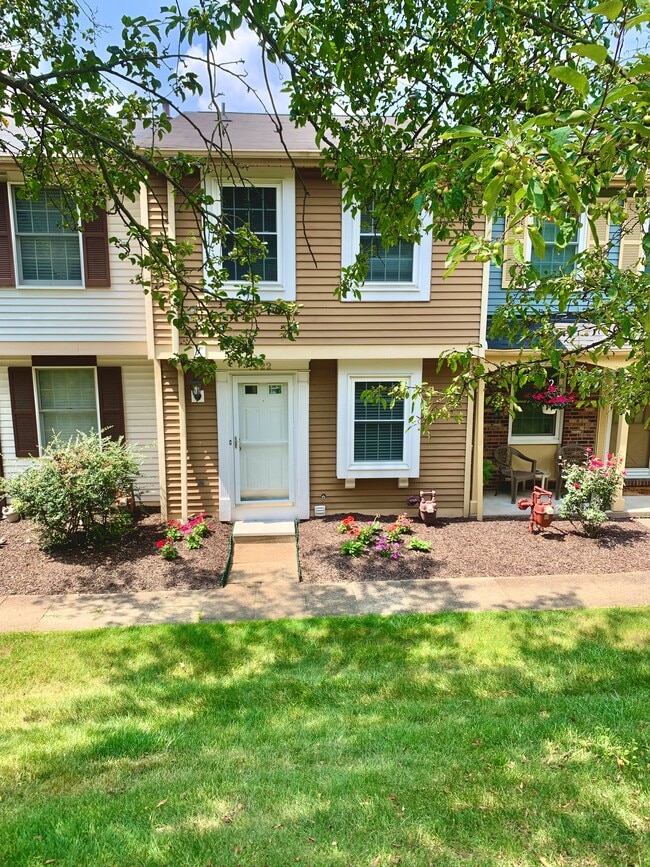 222 Shadowlawn Cir, Pittsburgh, PA 15236