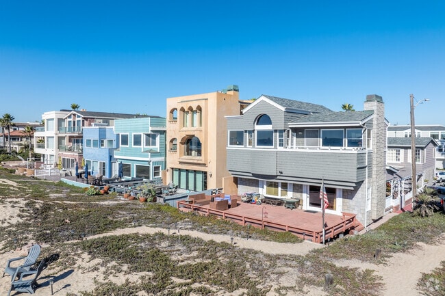 Homes in north Huntington Beach lines the beaches with unobstructed views of the ocean.