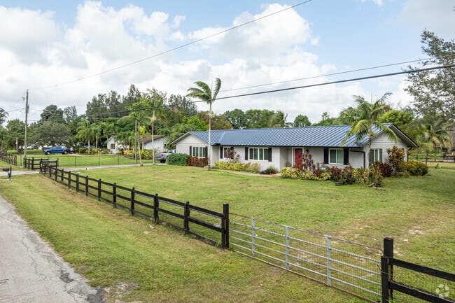 Most homes in Green Meadows have large front yards.