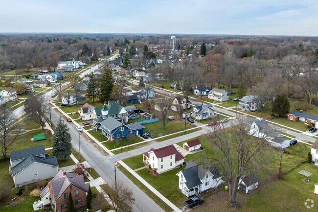 Historical homes populate New Haven's city center.