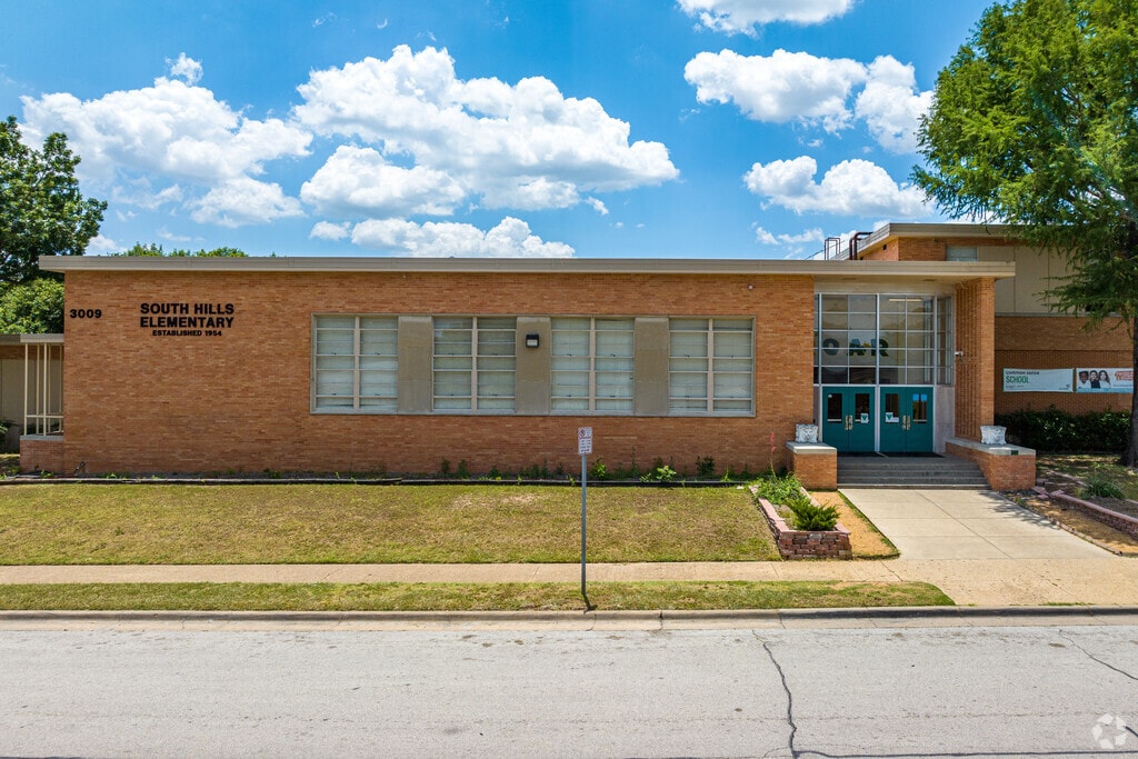 South Hills Elementary School serves the Southside neighborhood and surrounding areas.
