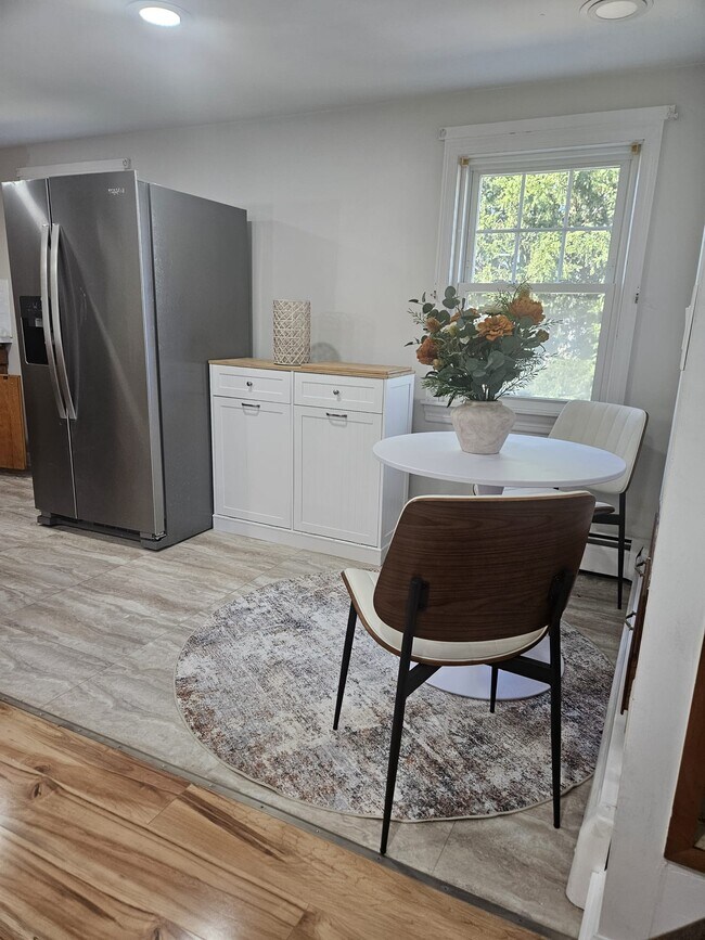 115 N Hull St unit 2nd floor, East Providence, RI 02914 - photo 3