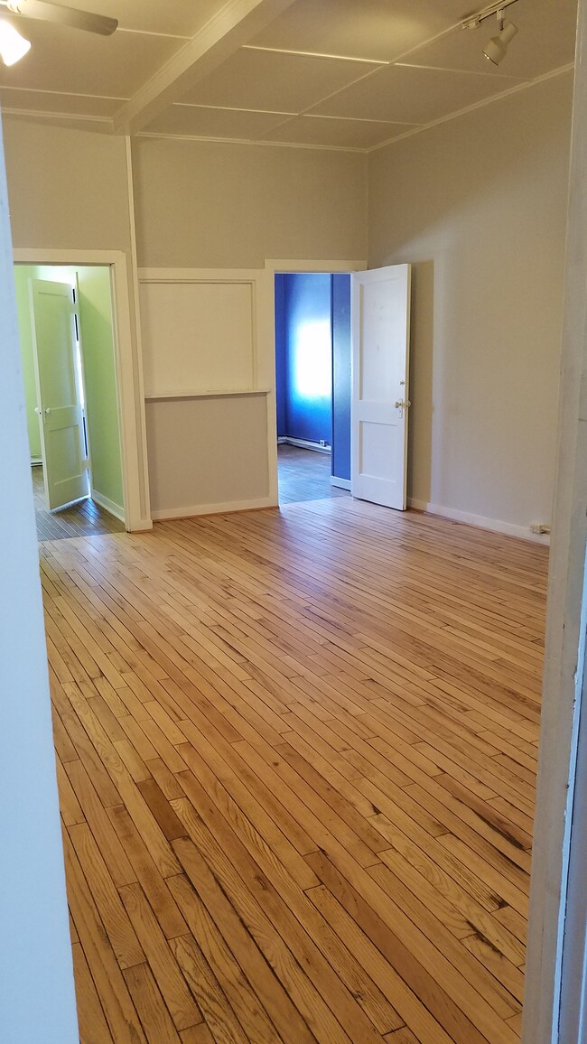 Three Room area in front