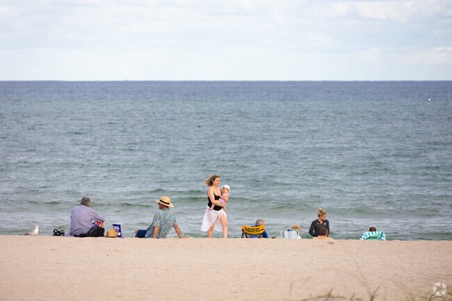 Pompano Beach is a relaxed part of the ocean front where families can enjoy the afternoons.