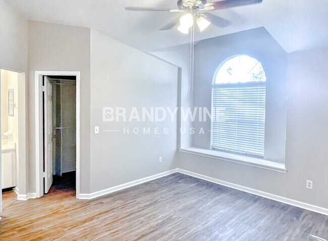 8055 International Village Dr, Jacksonville, FL 32277 - photo 7