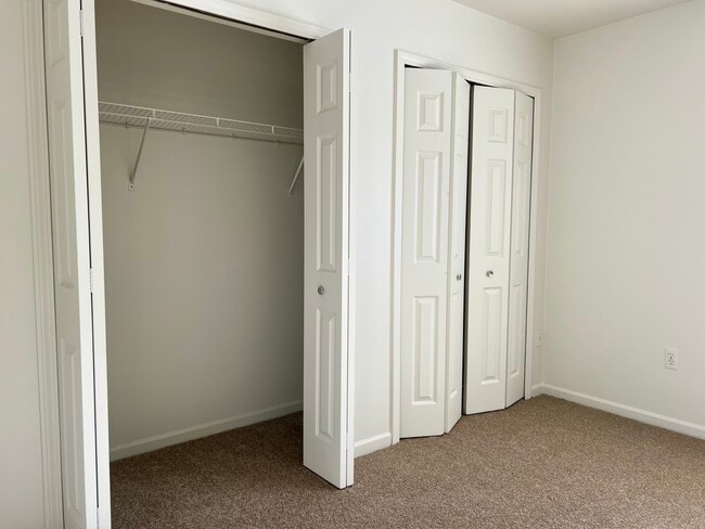 Isle Royal Apartments, Grosse Ile Township, MI 48138 - photo 3