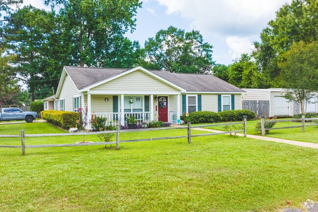 Cottage Park has many cozy, Ranch Style homes on medium sized lots.