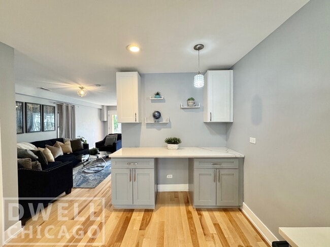 2550 W Thomas St, Chicago, IL 60622 - photo 3