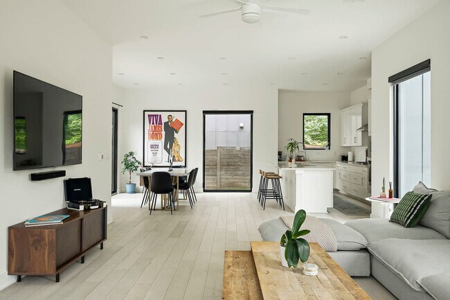 1905 E 16th St unit ID1262275P, Austin, TX 78702 - photo 2