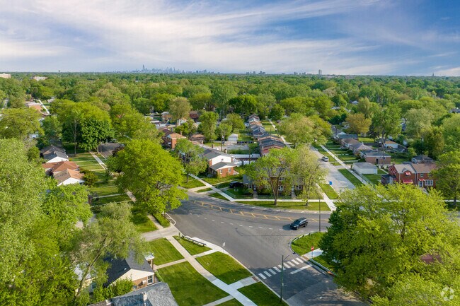 Jeffery Manor has the wonderful Chicago Skyline in view.