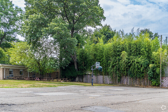 David Gregory School is located in the town center, making it accessible for local students.