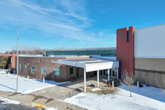 Coweta Intermediate High School receives above average scores with at B on Niche.