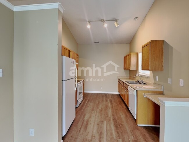 1740 Brookview Dr, Brownsburg, IN 46112 - photo 3