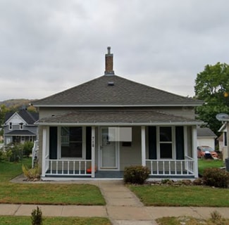 710 W Main St, Decorah, IA 52101