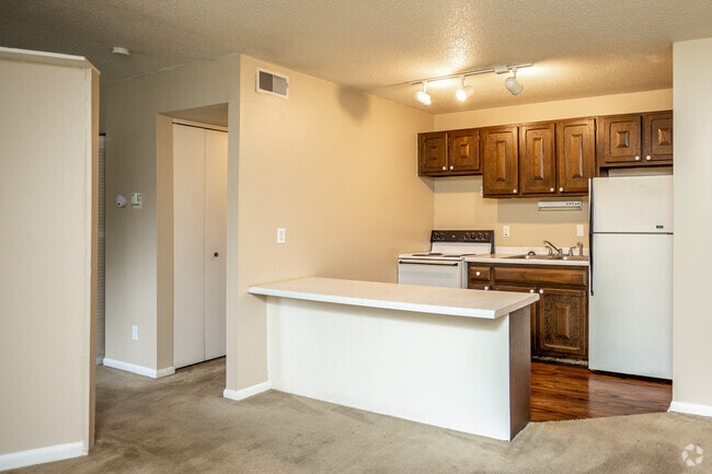 Pine View, Clinton, IA 52732 - photo 3