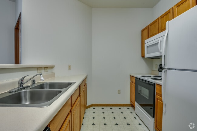 2BR, 2BA - 991SF - Kitchen