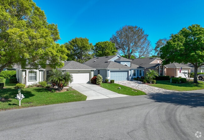 Kings Ridge homes are primarily contemporary single family.