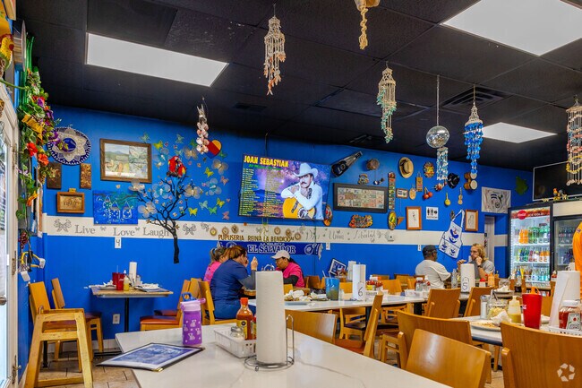 Pupuseria Reina La Bendición is a local El Salvadorian restaurant in Radnor.