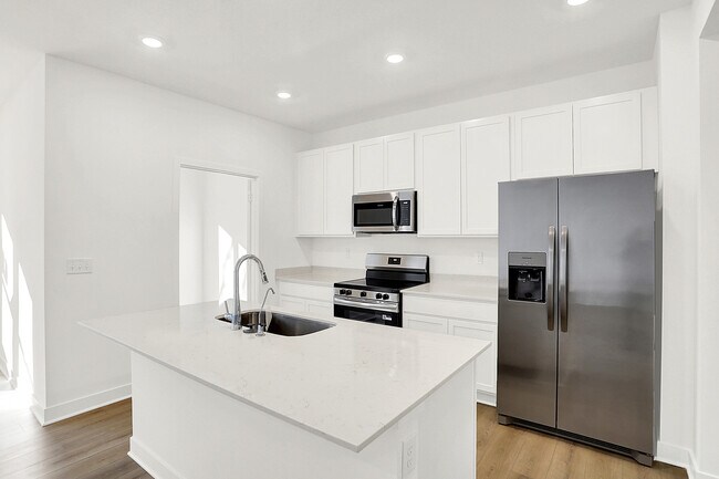 7561 Marin Pkwy, Cumberland, IN 46229 - photo 6