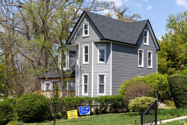 Detached single family homes can be found in Winston-Govans.