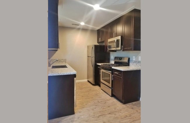 Fairway Estates, Manteca, CA 95337 - photo 2