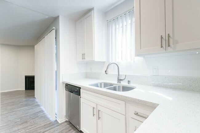 14056 Valleyheart, Sherman Oaks, CA 91423 - photo 6