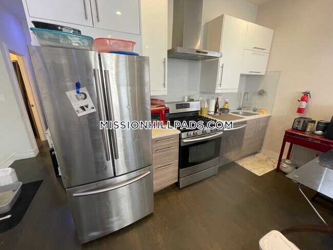 78 Forest St unit 1, Roxbury, MA 02119 - photo 4