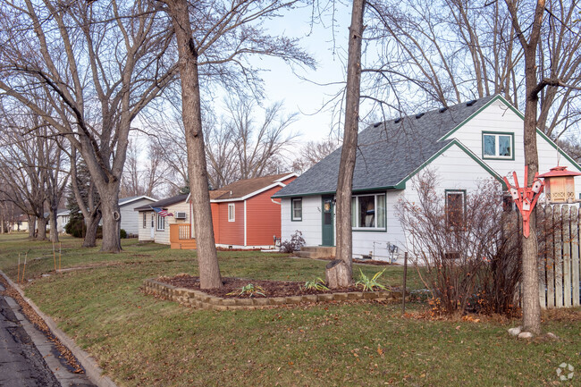 Pantown has a variety of housing styles, mainly in the traditional mid-20th century oeuvre.